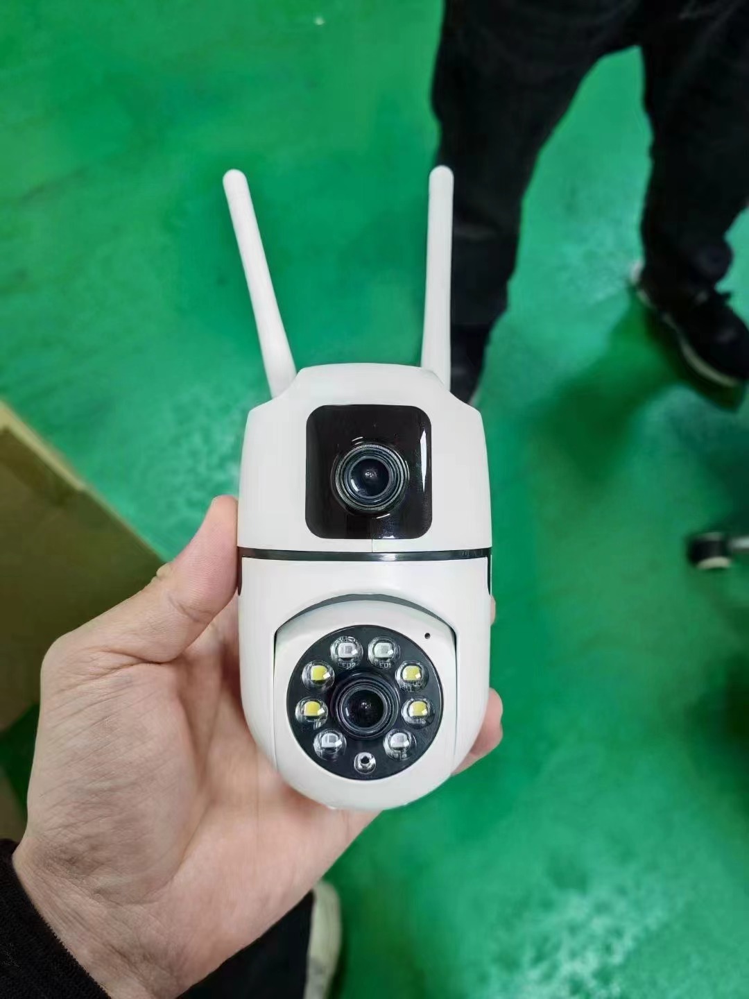 4MP UHD V380 APP Dual Lens E27 - مراجعة Smart Home Windows App وسعره